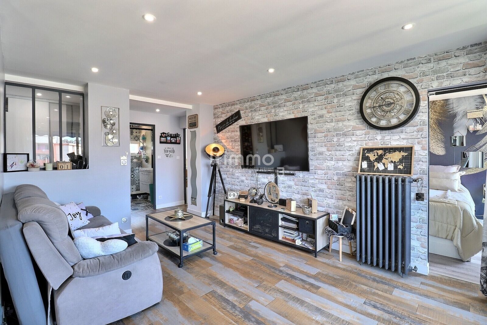 Agréable T3 traversant et lumineux avec balcon - Salon 2