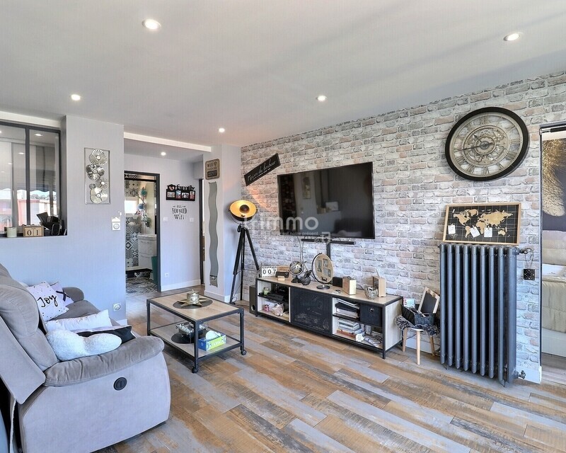 Agréable T3 traversant et lumineux avec balcon - Salon 2