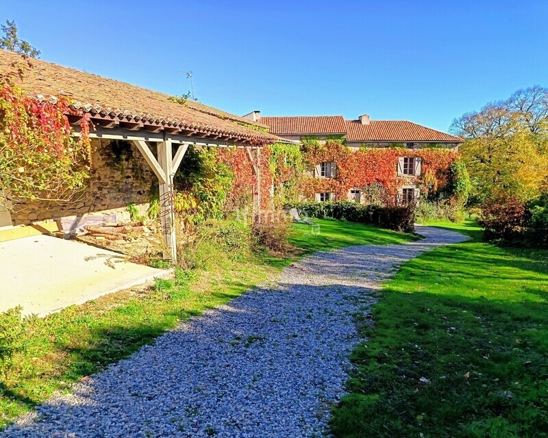 Belle propriété Bourgeoise - 06c044c8-06a7-4a8d-b776-a3af7d9da142 1