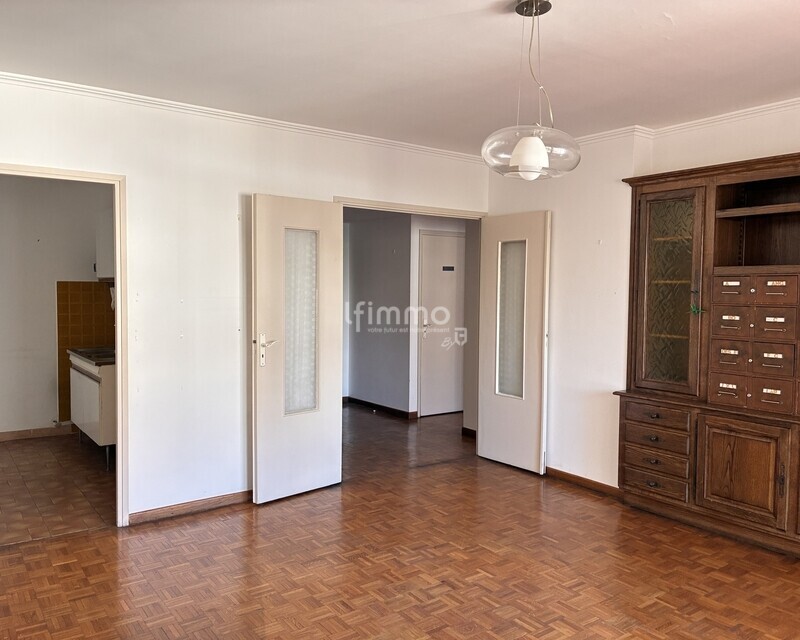 Place Castellane - Grand T2 57m2 - Balcon - Img 4845