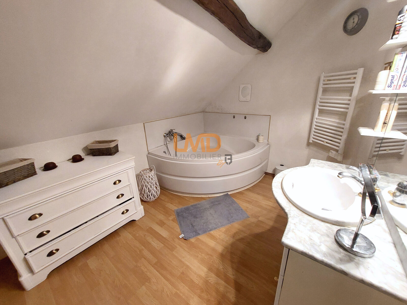 Donnemarie-Dontilly, Maison en pierre, sur terrain clos de murs - 11