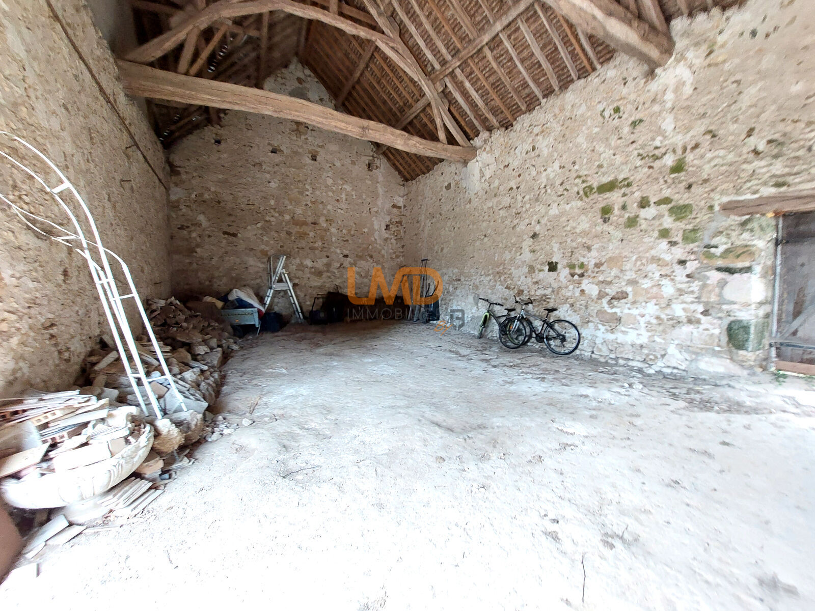 Donnemarie-Dontilly, Maison en pierre, sur terrain clos de murs - 18