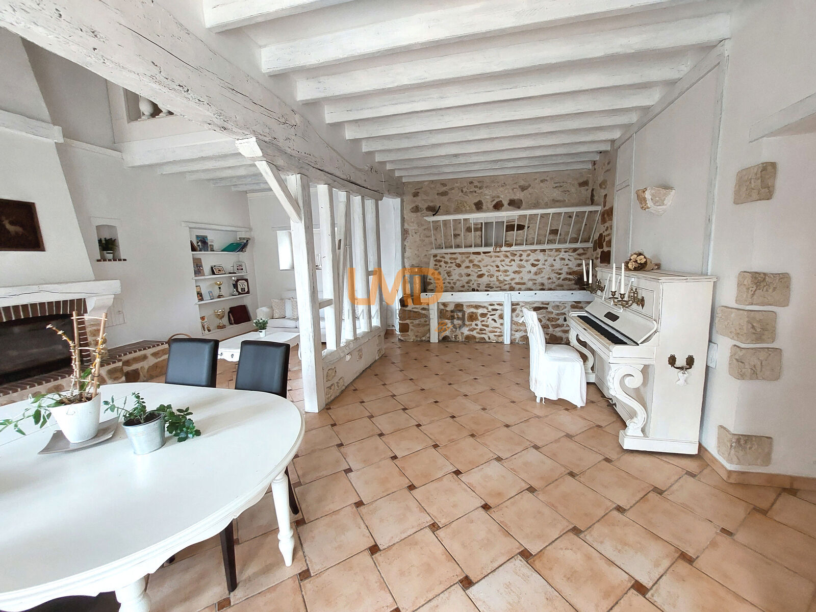 Donnemarie-Dontilly, Maison en pierre, sur terrain clos de murs - 5