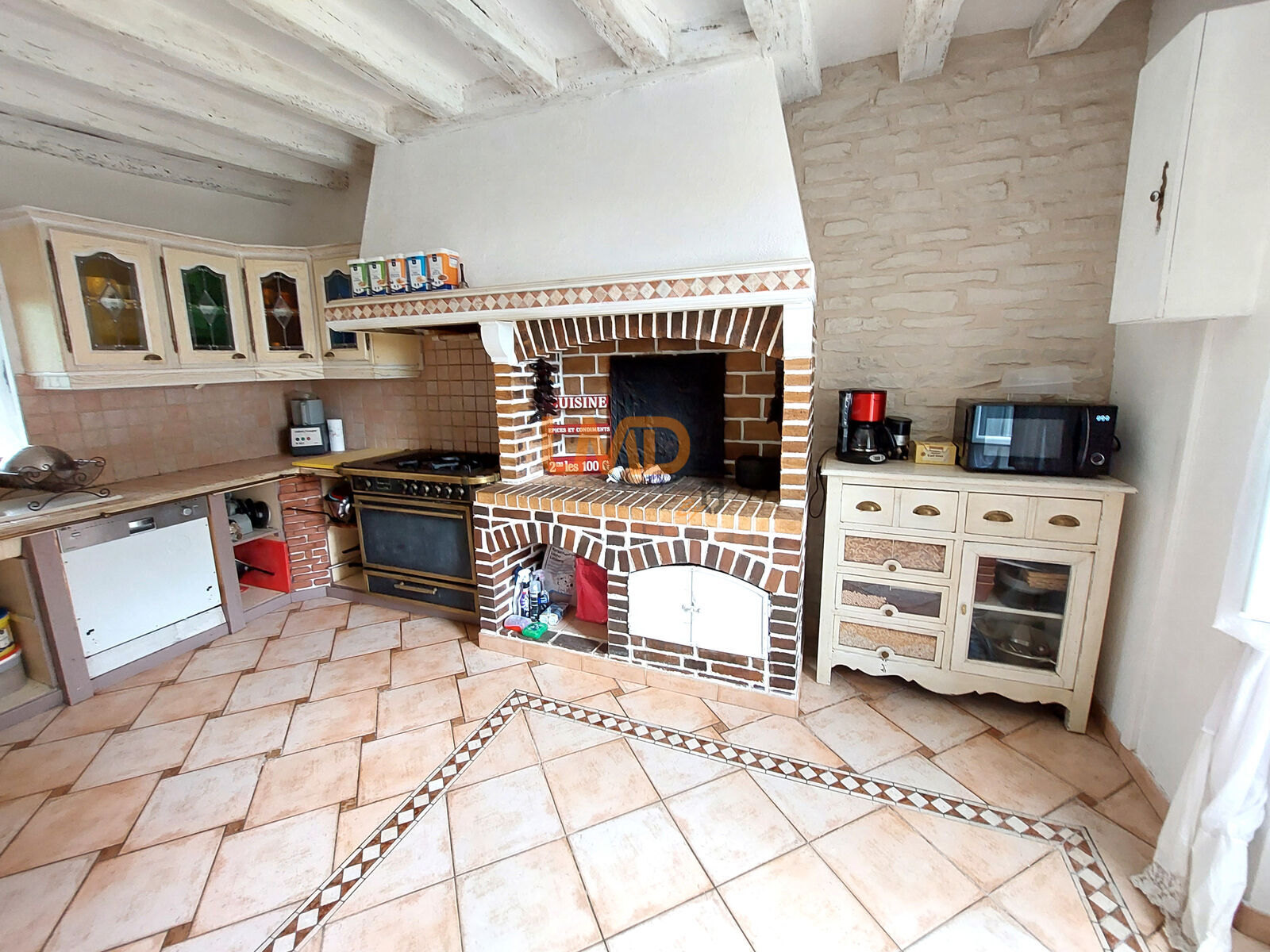 Donnemarie-Dontilly, Maison en pierre, sur terrain clos de murs - 9