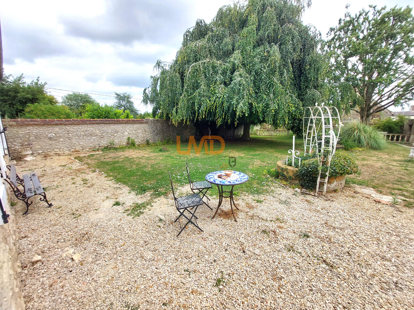 Donnemarie-Dontilly, Maison en pierre, sur terrain clos de murs - 17