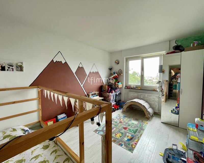 Lumineux 4 pièces avec garage, vue dégagée et balcon - Chambre 2