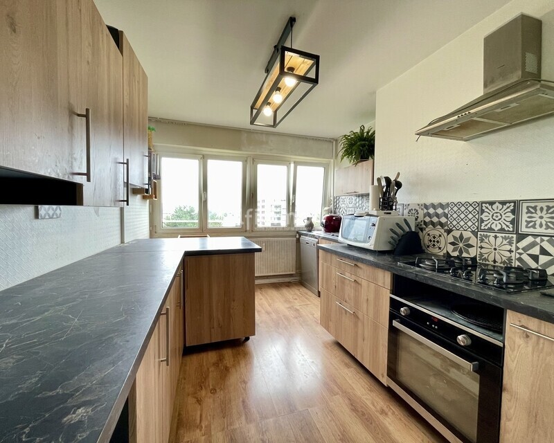 Lumineux 4 pièces avec garage, vue dégagée et balcon - Cuisine