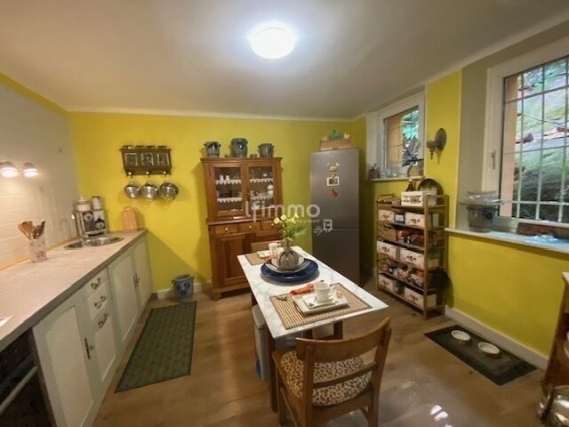 Petite maison semi-mitoyenne pleine de charme. - Cuisine v