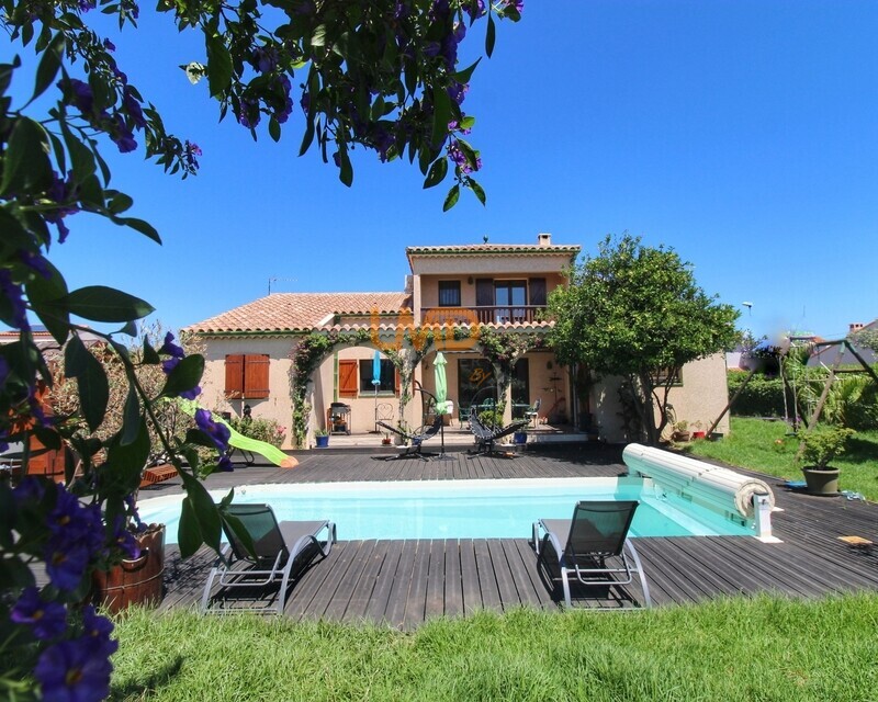 Villa T5 piscine et garage - 1000013379