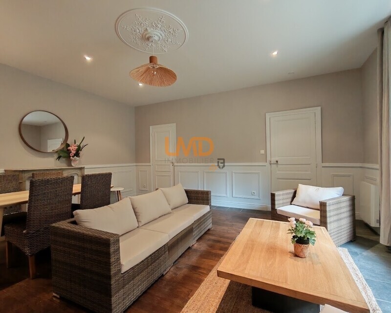 T2 45 m² avec terrasse – Hyper-centre Rennes, Rue de Dinan / Lices - Img 202t1-rue-de-dinan-rennes-salon-moulures-eric-margely