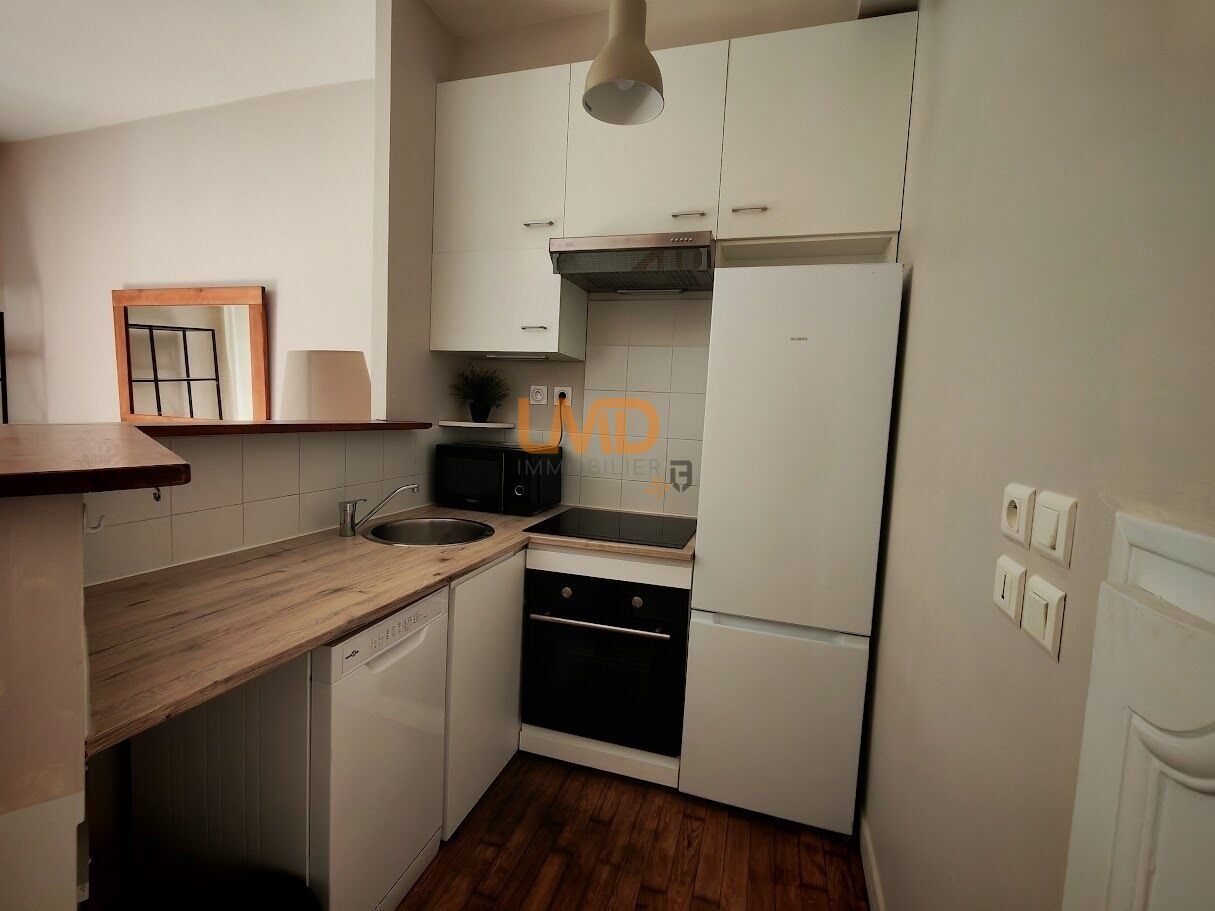 Duplex lumineux avec terrasse privative – Rennes hyper-centre - Duplex-rue-de-dinan-rennes-vue -interieure-cuisine-eric-margely