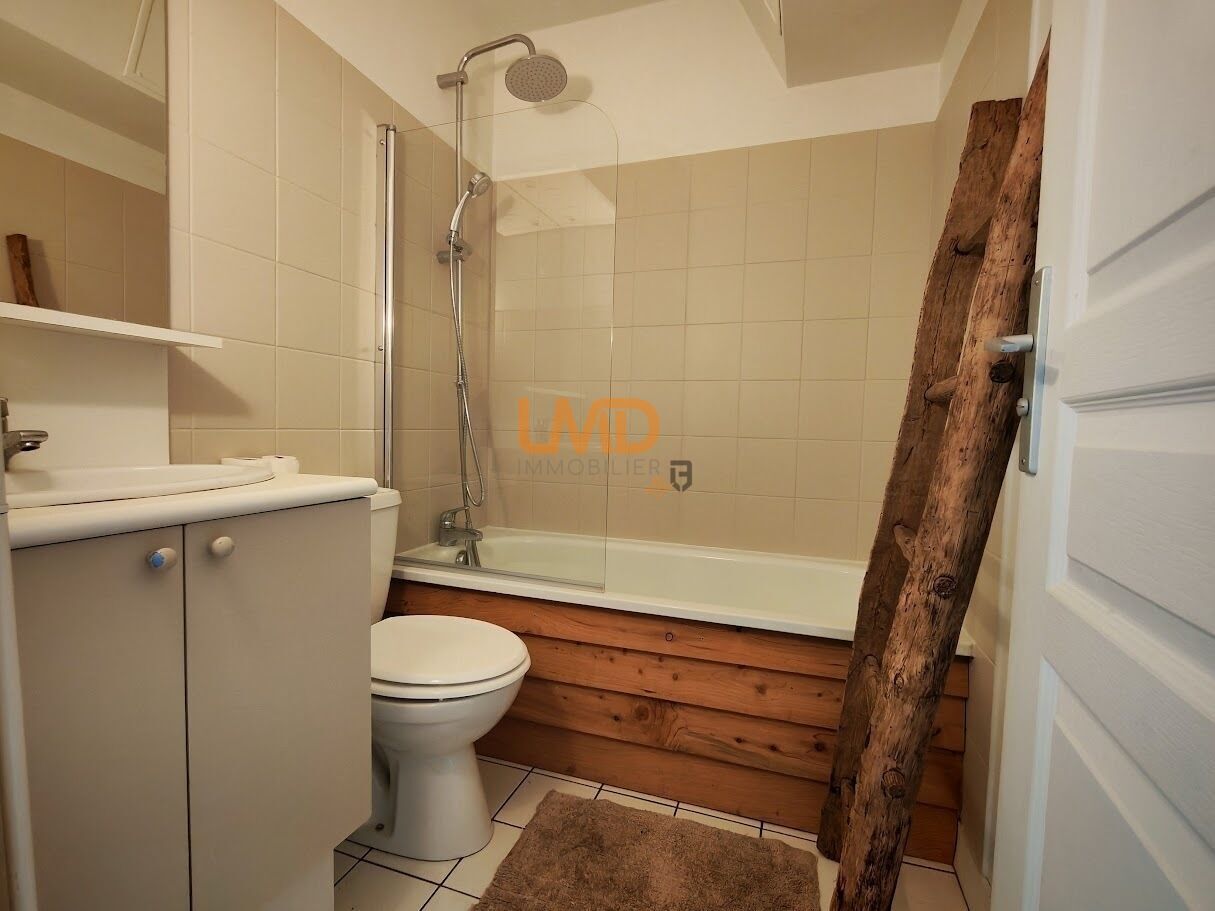 Duplex lumineux avec terrasse privative – Rennes hyper-centre - Duplex-rue-de-dinan-rennes-salle-de-bain-eric-margely