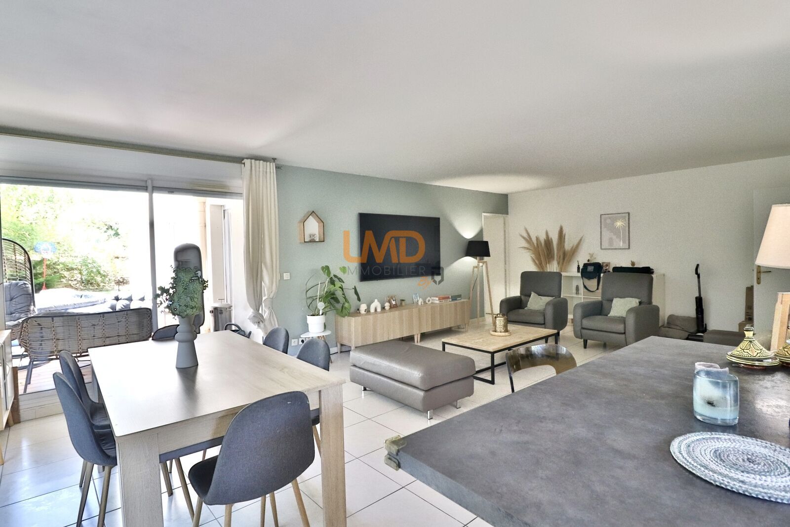 Bel appartement T4 avec jardin et entrée privative - Img 2638y