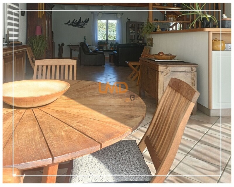  Maison familiale 194 m² à Bourgneuf-en-Retz - BOURGNEUF EN RETZ - Pièce de vie de 68 m² côté séjour