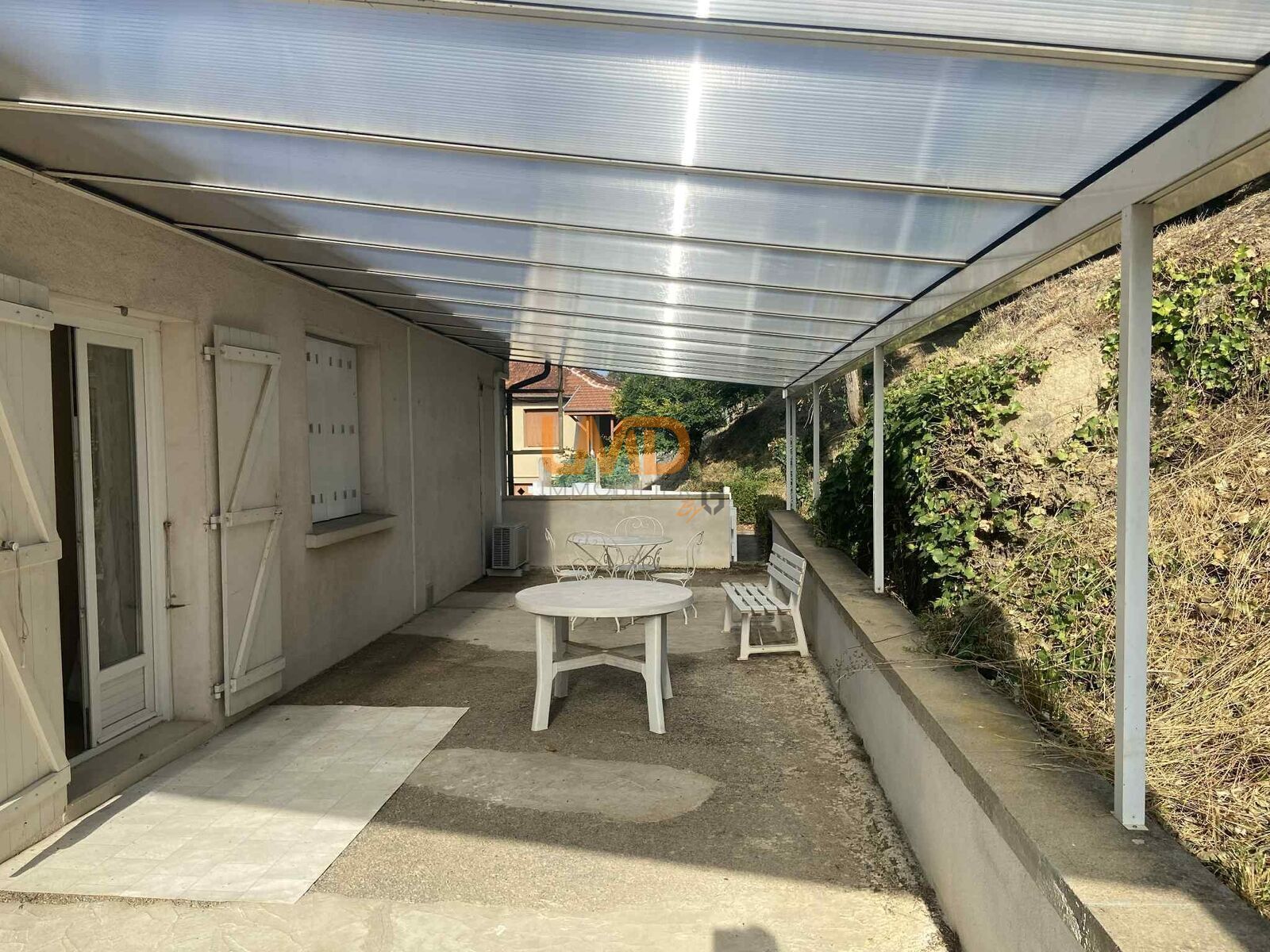 Grande maison avec terrain  - Cd4d5eb5-a376-4bc2-aa2a-94dc38c069d8