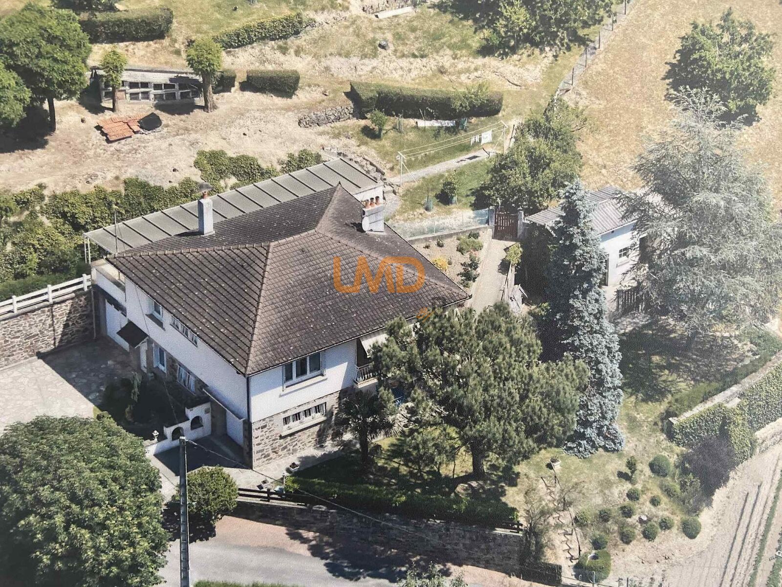 Grande maison avec terrain  - D5d32ef3-9fc2-440f-97b5-98fb1f77214c