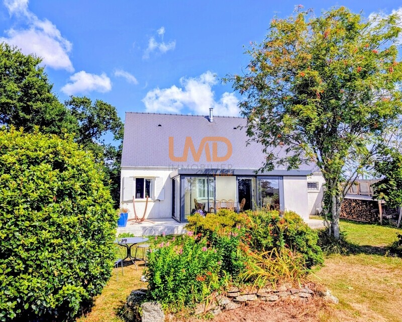 Maison et Bois proche des plages - Maison de plain pied à vendre à Plomodiern