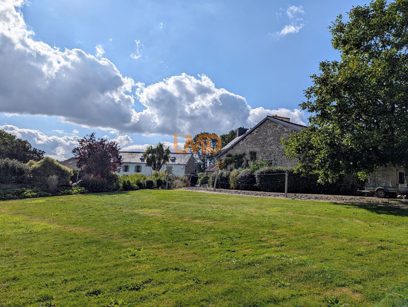 4 Gîtes sur un terrain d'environ 5 000 m2 - Pxl 20250801 160908751.mp 2