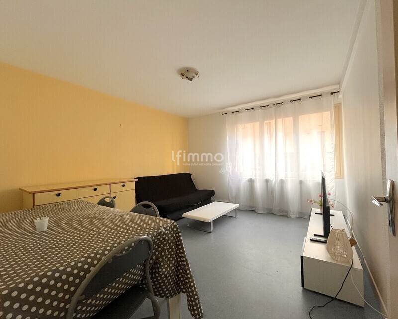 Investir ou vivre au centre. 3 chambres, parking immédiat. - Piece de vie