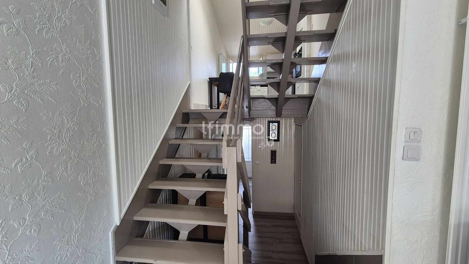 maison atypique à  Louvres de 82m² - Escalier