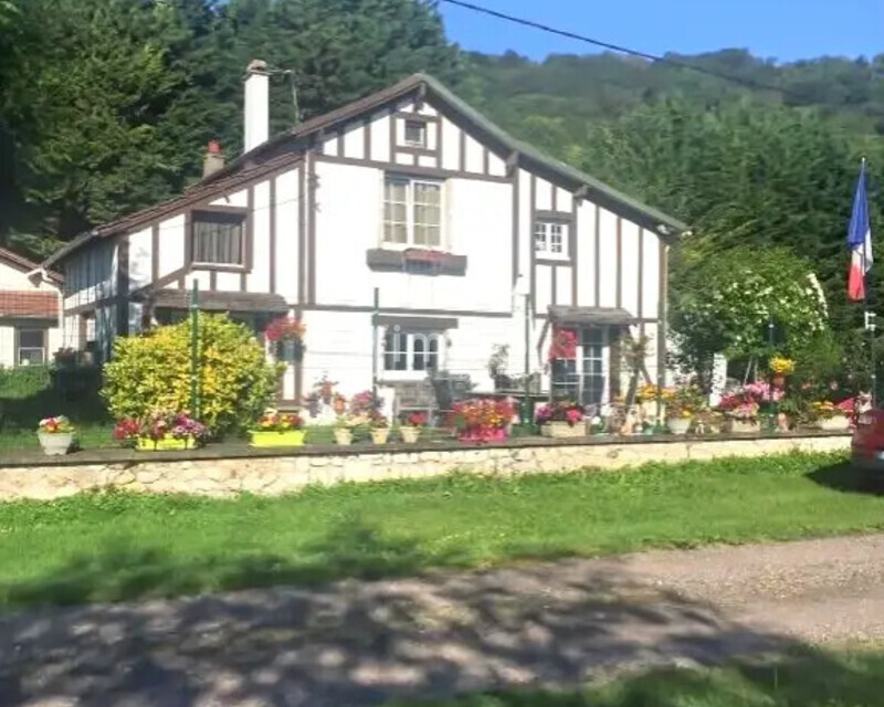 Maison en bord de Seine, avec 3 chambres. - Ia generated 1768424968