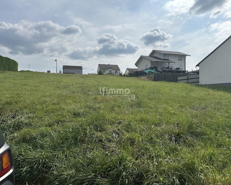 Terrain viabilisé de 969 m2 en impasse - Img 4865