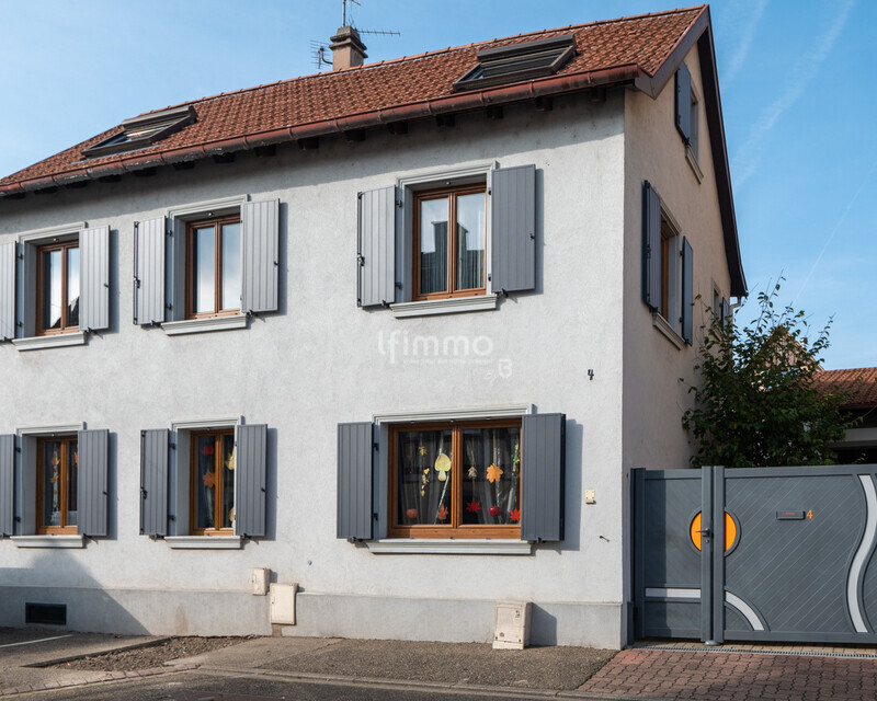 Chaleureuse maison 6p. de 117 m² env. (138 m² env. au sol) - 1 - façade rue