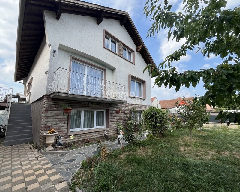 Maison au calme de 252m² - Img 2517