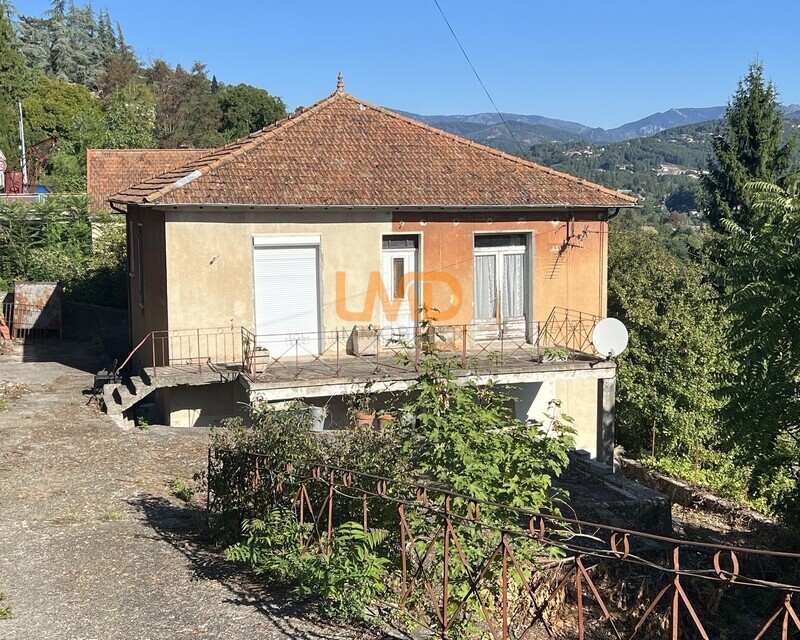 Maison à rénover avec vue dégagée, proche centre ville. - Img 1048