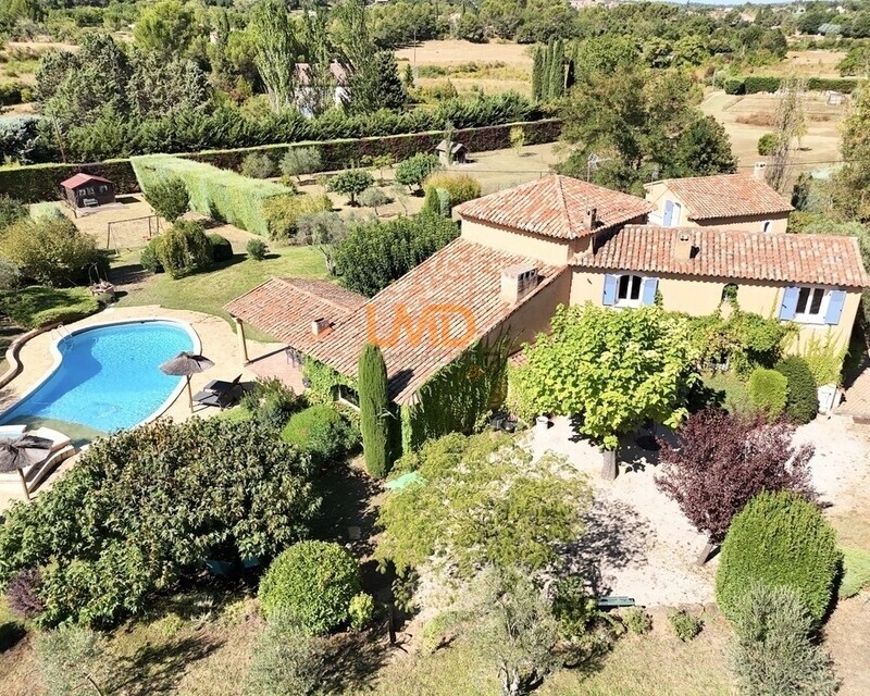 Trets: maison, appartement et studio sur 11000m2 de terrain - Trets propriété luxueuse 340m2