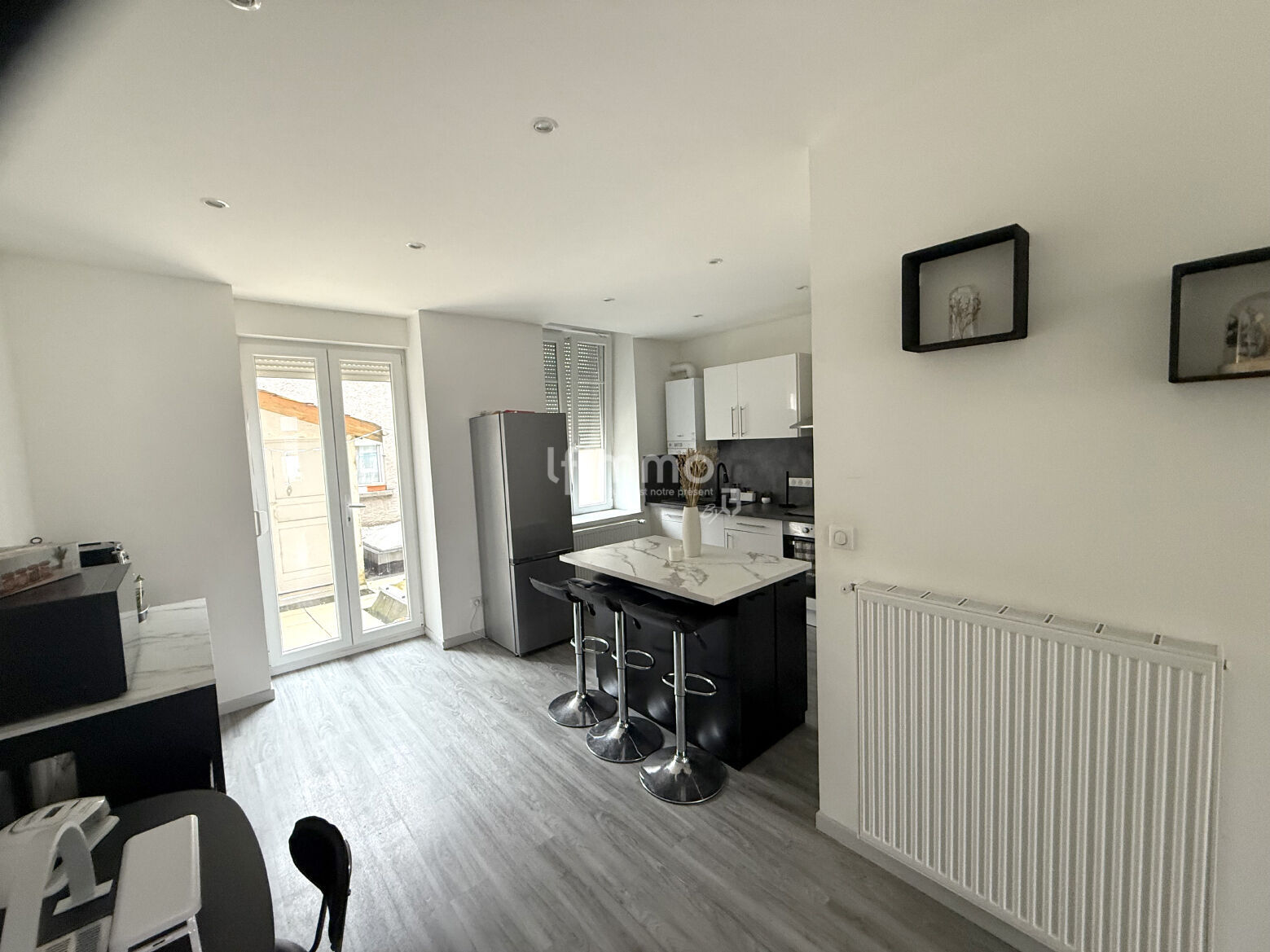 Vends à Boulay, immeuble avec magasin + appart. neuf 100m2  - Cuisine1