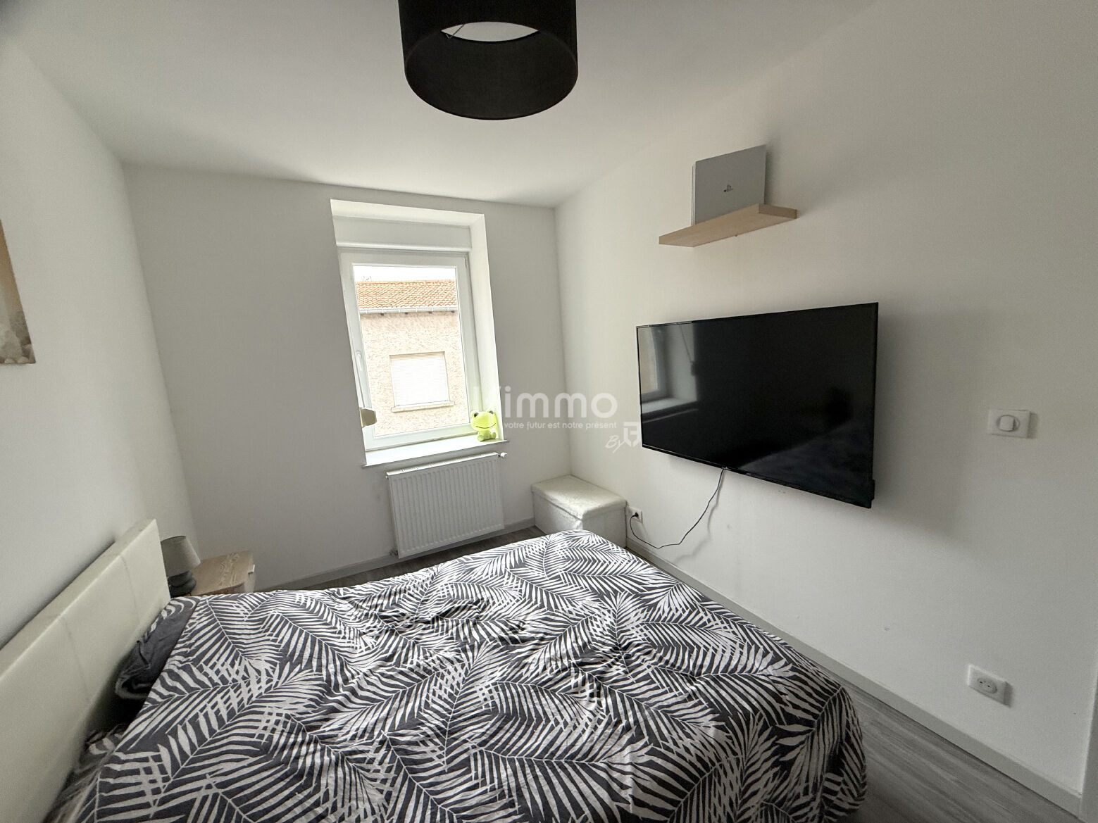 Vends à Boulay, immeuble avec magasin + appart. neuf 100m2  - Chambre1