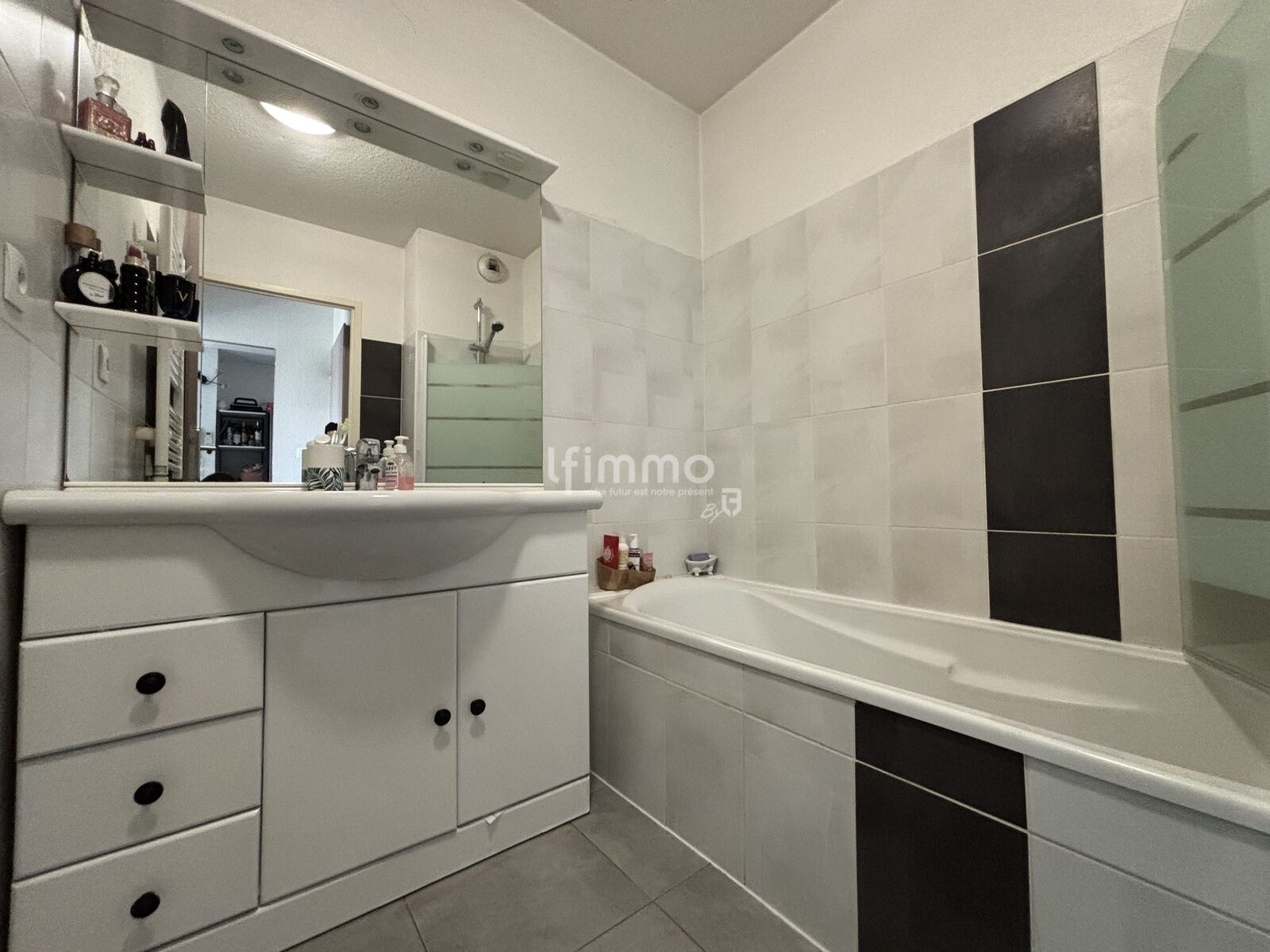 Appartement T2 proche centre avec terrasse - Image00021