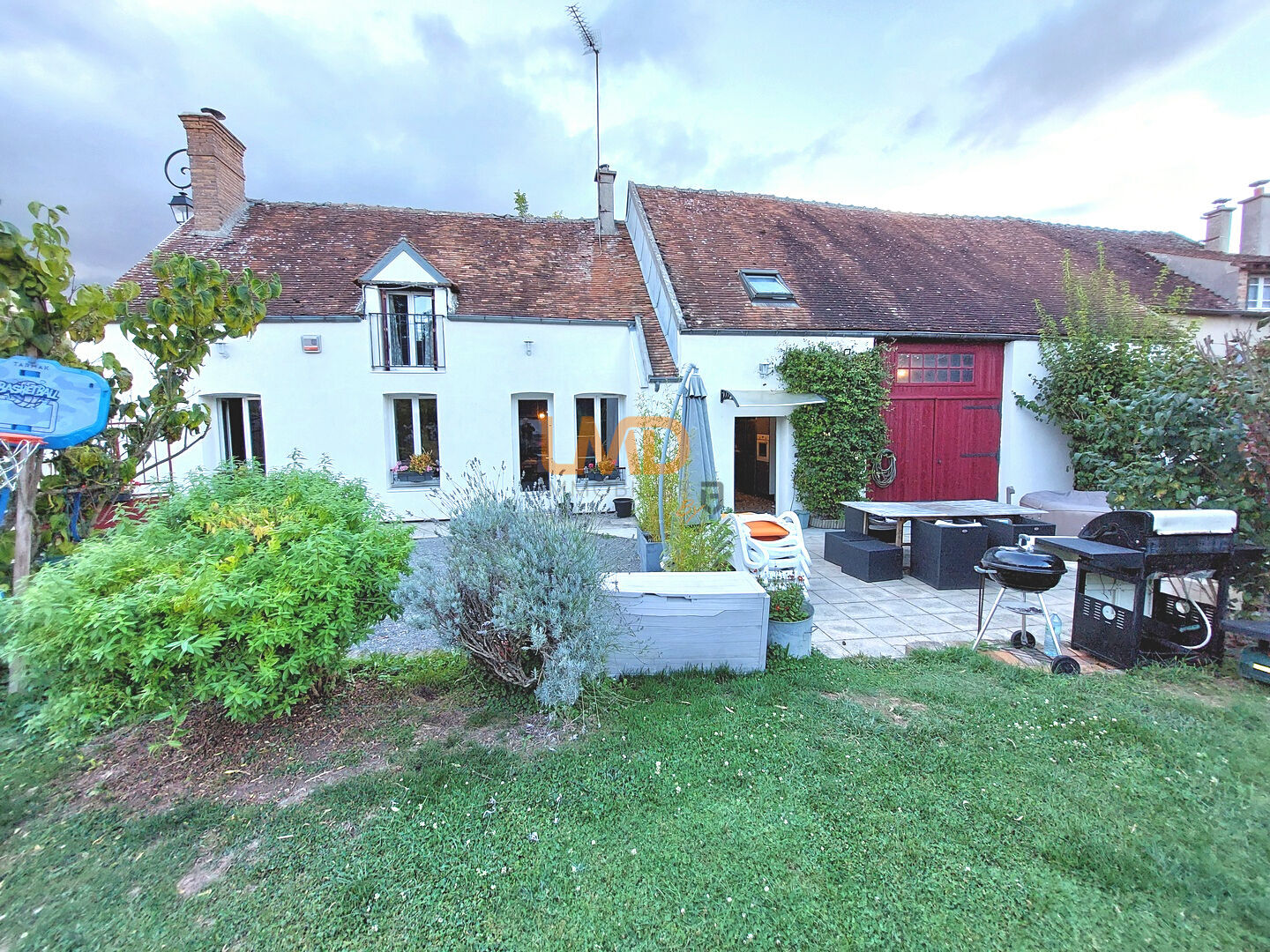 Bray-sur-Seine, maison rénovée plus grange sur terrain clos. - 2