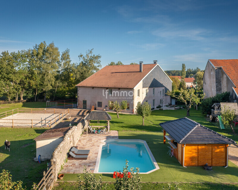 Superbe propriété et terrain attenant -box à chevaux - H i lf immo dogneville 01
