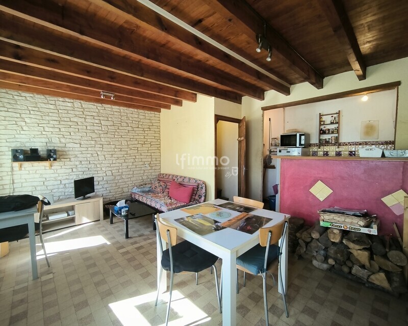 Castans - Maison de 50 m² R+1 - Pièce de vie