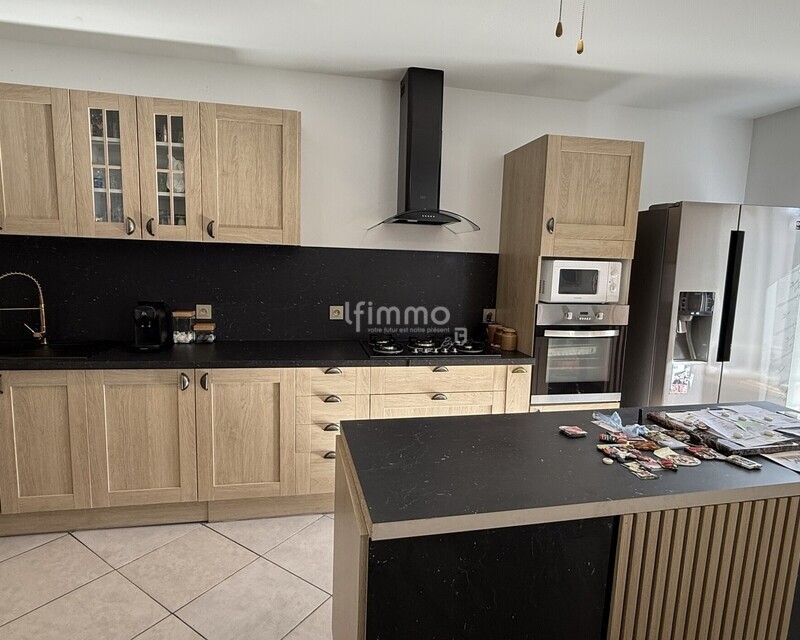 Maison avec grand atelier – Idéale artisan ou bricoleur passionné ! - Img 0877