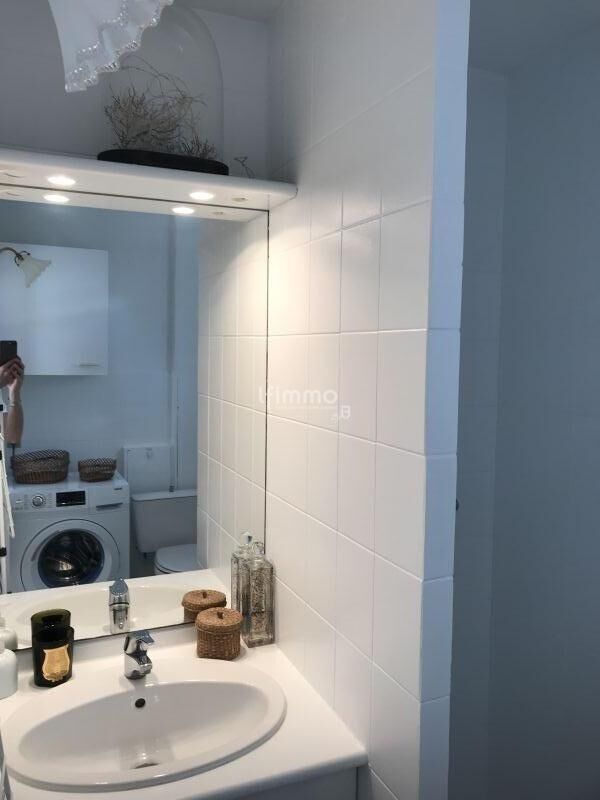 Un lot de deux logements a vendre au bord de mer  - salle d'eau studio