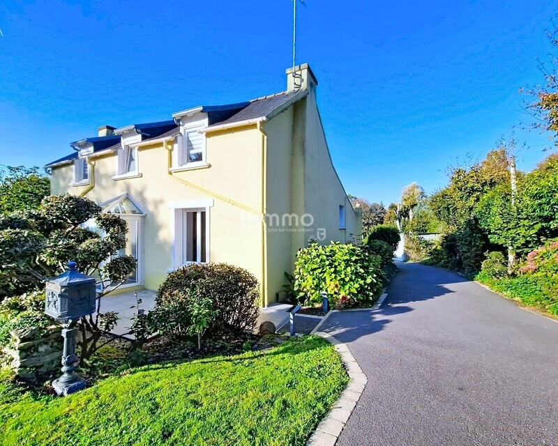 Maison, 4 pièces, de 12O m² à Cast 29150 - Le-gall-cast 00207