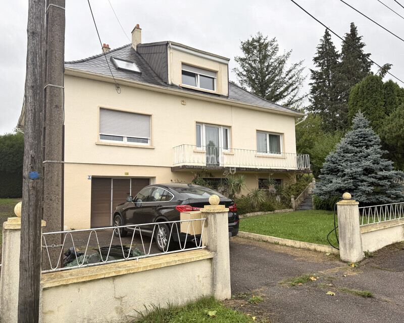 Vends à Boulay, une grande maison familiale de 6 chambres - Facade1