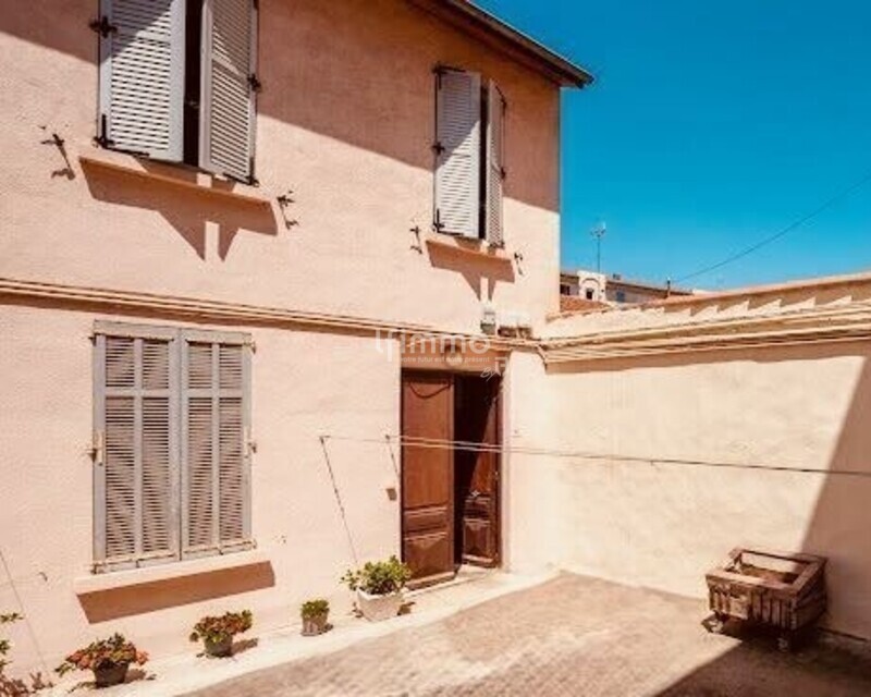 06400 Cannes centre vend duplex 3-4 pièces 82m2 - Facade  apt 19 +