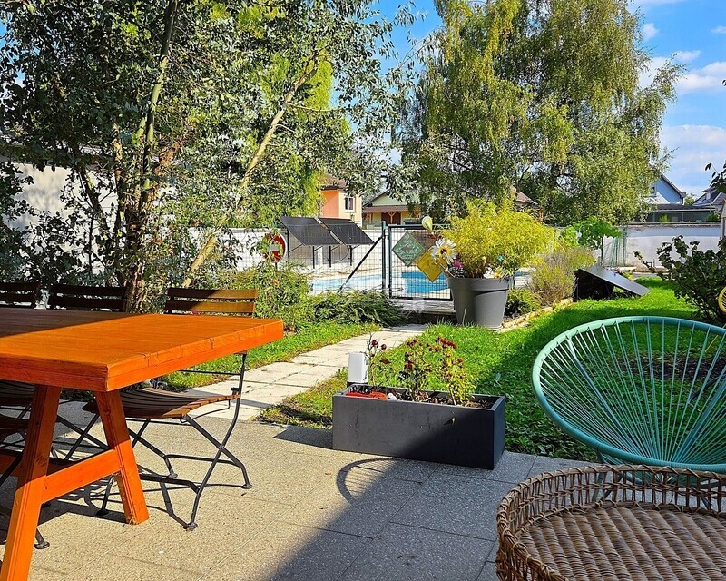 Maison de 7/8 pièces, 240 m² + double garage + piscine + jardin  - 20251001 143704 1