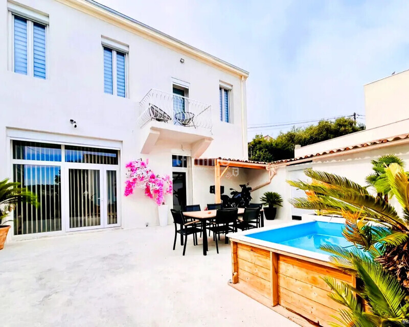 Marseille 11ème/ Maison/ Extérieur - Ia generated 1759681623
