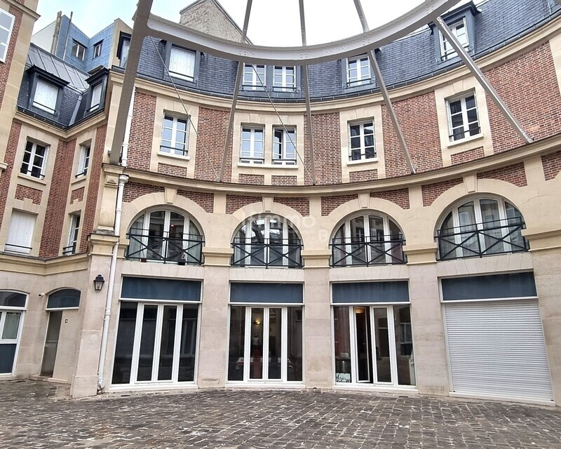 Investissement partrimonial en nue-propriété à Paris 8ème - 1 exterieur