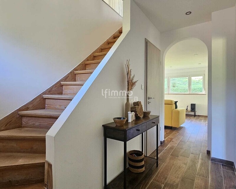 Charmante maison familiale au cadre verdoyant - Dégagement rdc