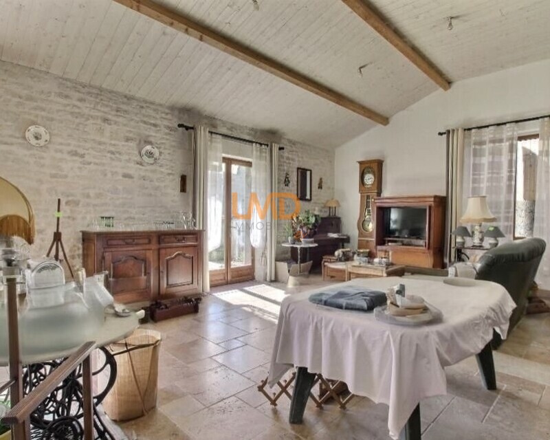 Maison à finir de rénover - 2c6cb9d6-a94f-43e1-b52a-e07b920ce044