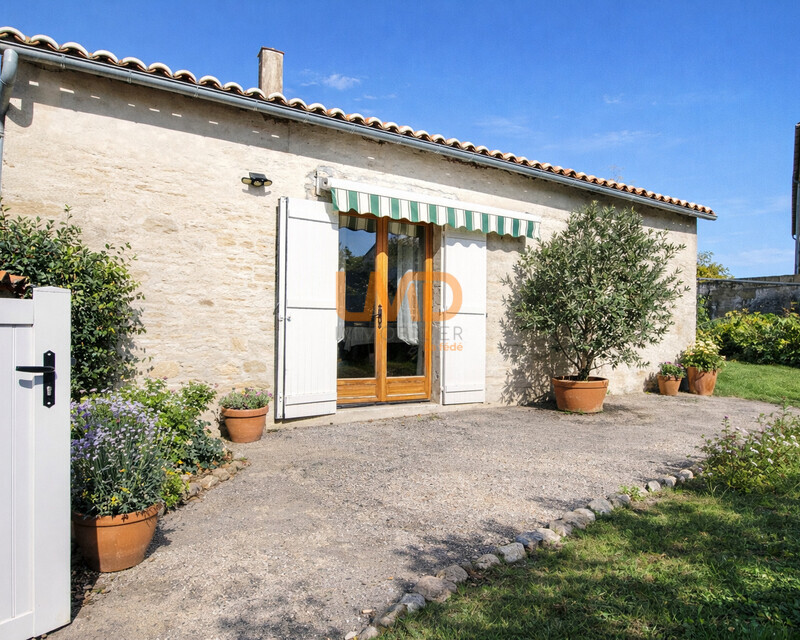 Maison à finir de rénover à Cressé (17160) - C8894b18-6590-4fe5-8450-4b47abf2f5c6