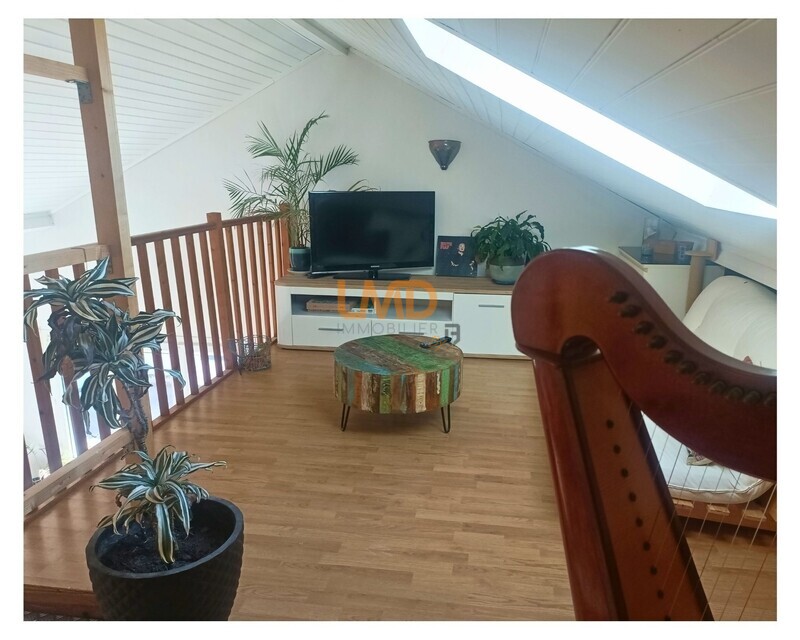 Appartement T2 - 52 m² - 1er étage -Lumineux - T2 - Espace télé mezzanine