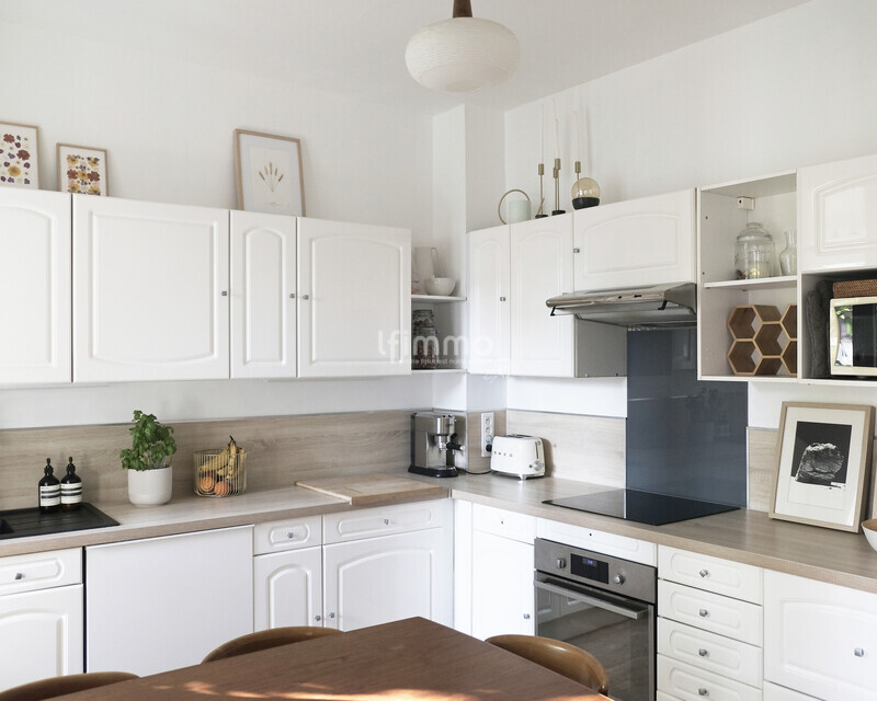 Belle meulière au cachet intemporel - Cuisine dinatoire aménagée