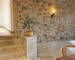 Ensemble immobilier en pierre avec logements  - Logement t4 